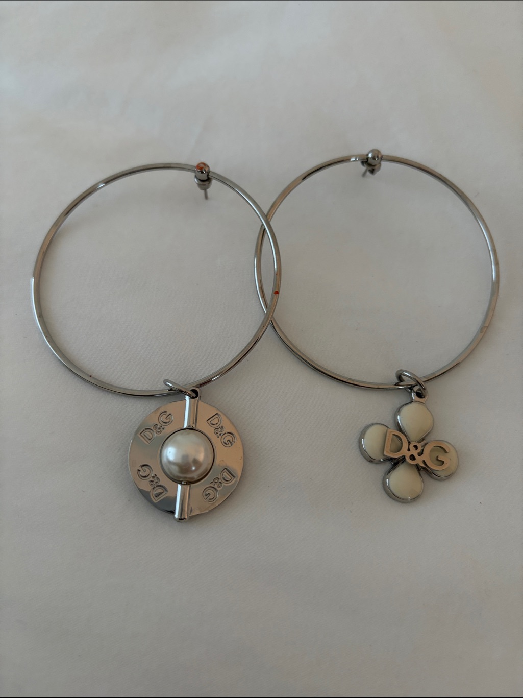 D&G Silver Hoop Earrings With Pearl And Cream Flower Charms